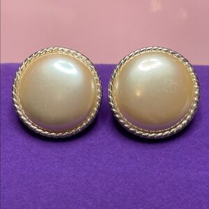 💛 Vintage Vendome Pearl Clip On Earrings